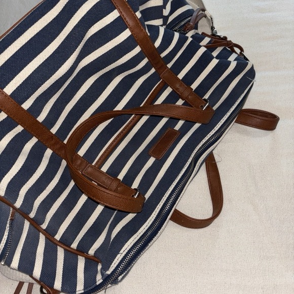 Navy Stripe Weekend/Carry On Travel Bag Canvas Nautical Beachy Adjustable Straps - Picture 11 of 11